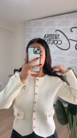 جرزاي صوف مع أزرار ذهبي