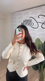 جرزاي صوف مع أزرار ذهبي